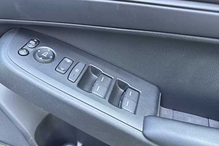 Honda HR-V Hybrid 1.5 i-MMD (131ps) Elegance eCVT 5-Door 